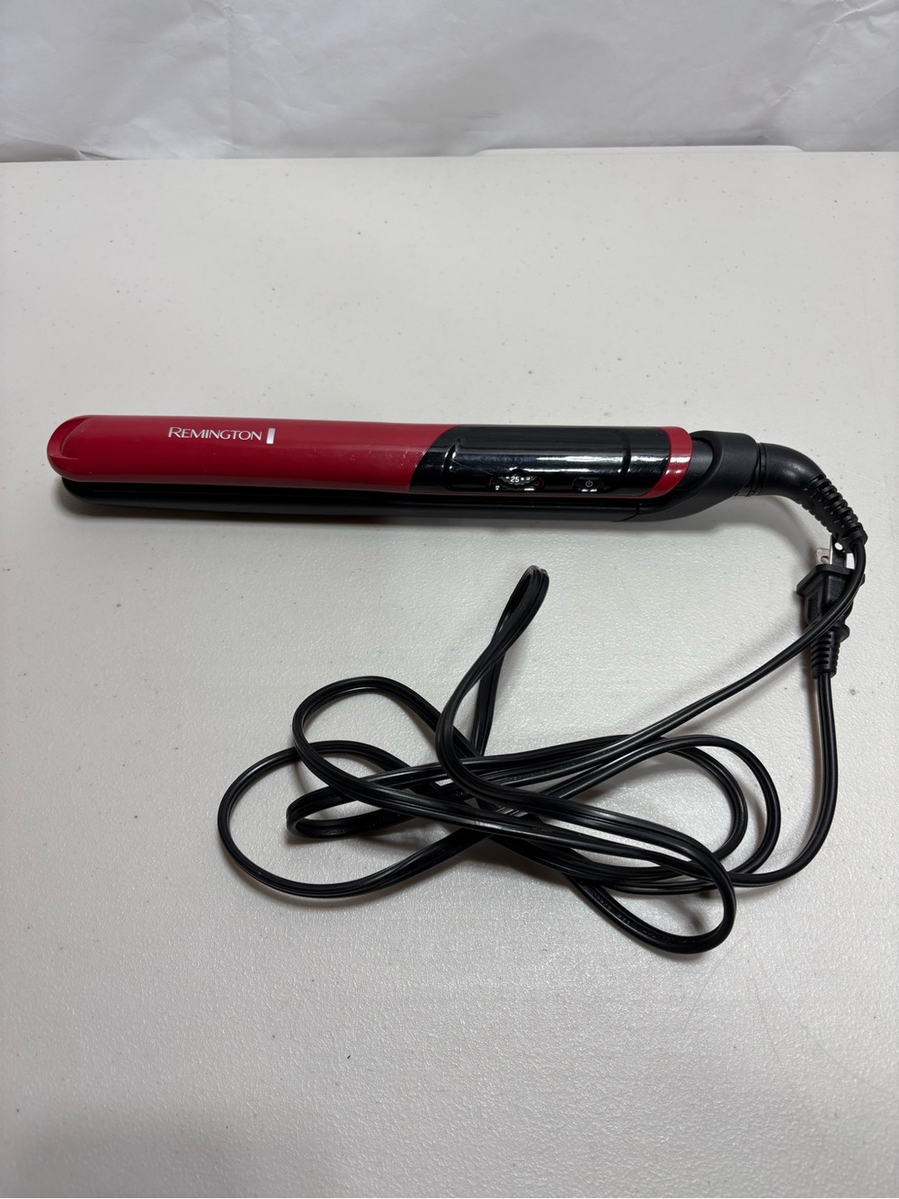 Remington Red Ceramic Hair Straightener - Sleek Portable Styling